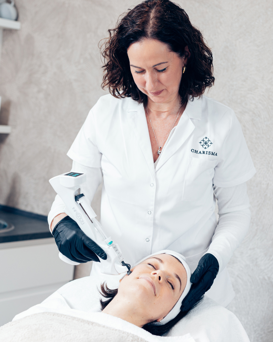 Infuzion im Charisma Beautycenter